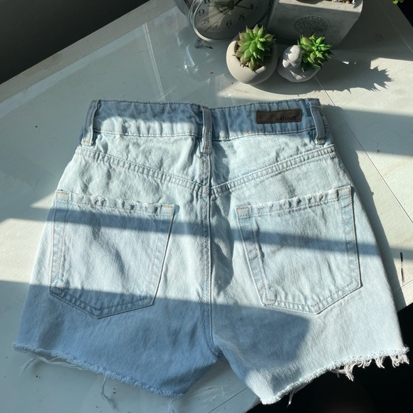 Garage Light-wash Mom Shorts - Picture 3 of 4